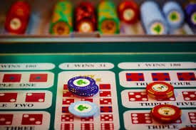 p200 slot free play lobby showing demo mode options for slots and live-dealer tables